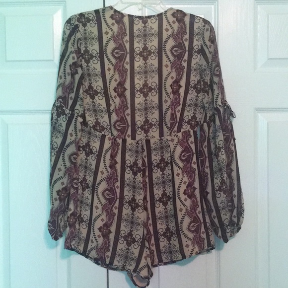 Cute floral romper!! - Picture 3 of 3